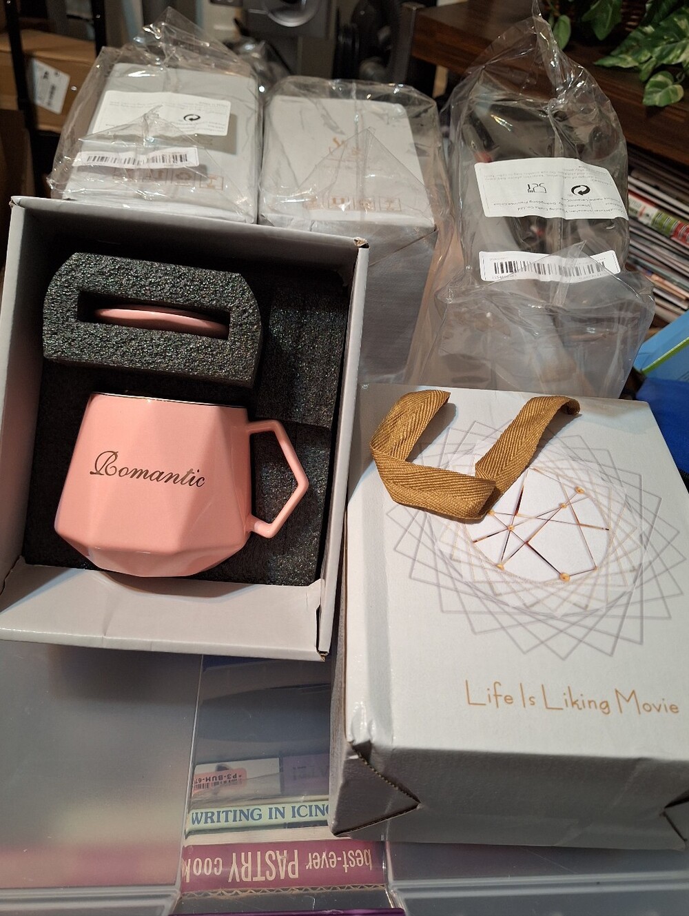 Brand NEW - ☕️Romantic Pink Ceramic Accent Mug & Lid Unbranded
